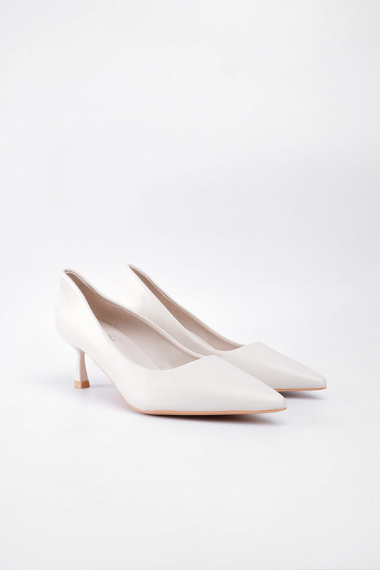 Tacones blancos bajos de punta