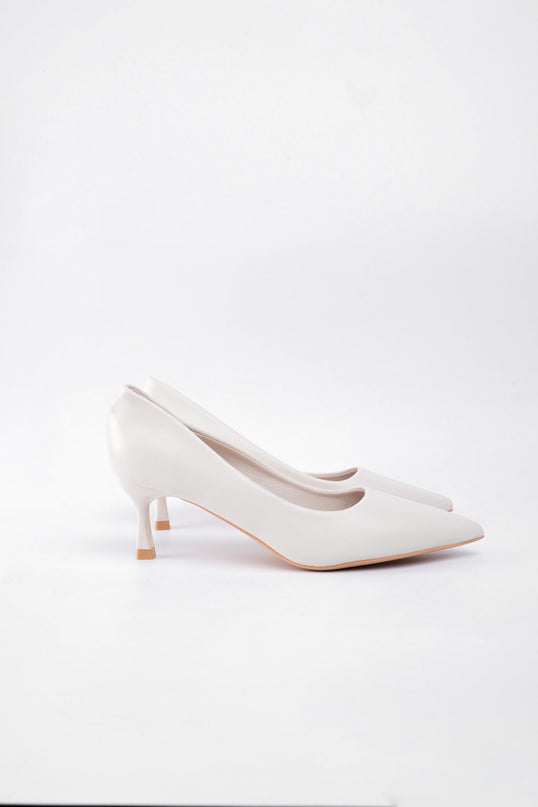 Tacones blancos bajos de punta