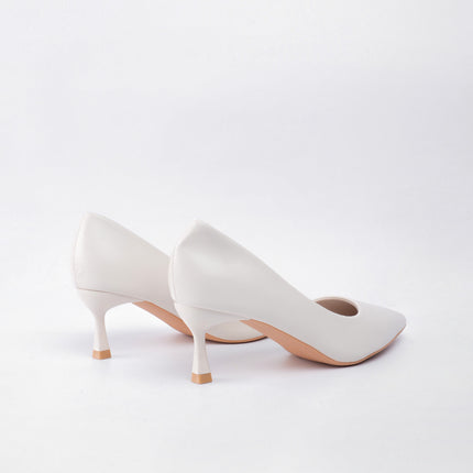 Tacones blancos bajos de punta