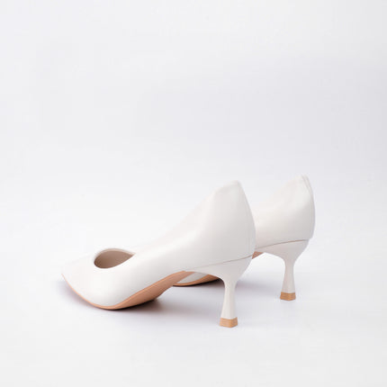Tacones blancos bajos de punta