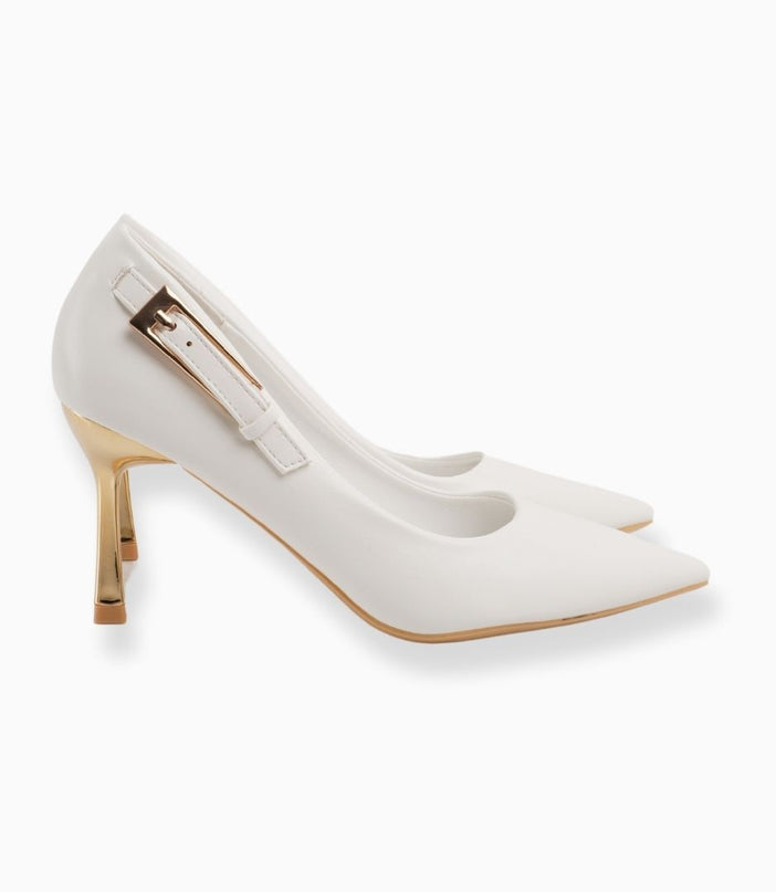 Tacones blancos con hebilla