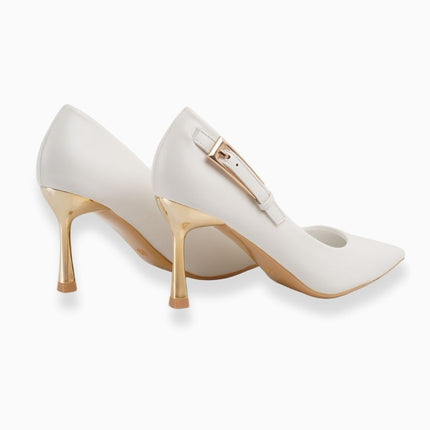 Tacones blancos con hebilla