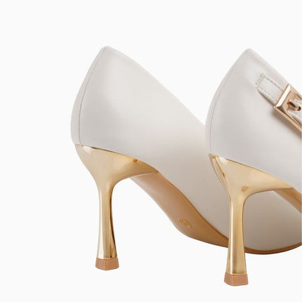 Tacones blancos con hebilla