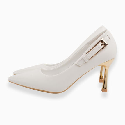 Tacones blancos con hebilla