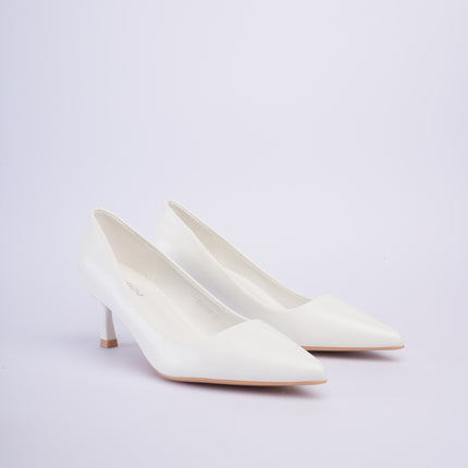 Tacones blancos elegantes altura media