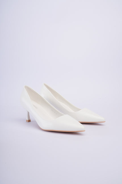 Tacones blancos elegantes altura media