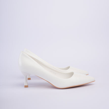 Tacones blancos elegantes altura media