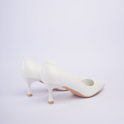 Tacones blancos elegantes altura media