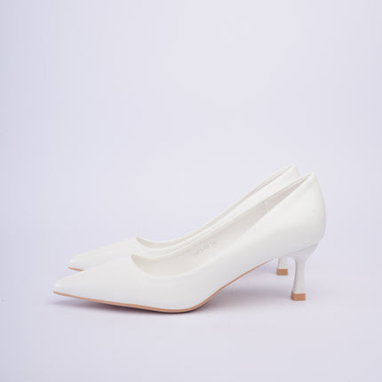 Tacones blancos elegantes altura media