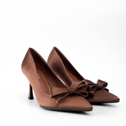 Tacones café altos con moño