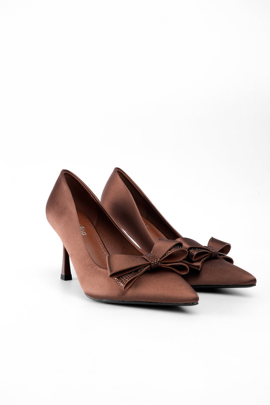 Tacones café altos con moño