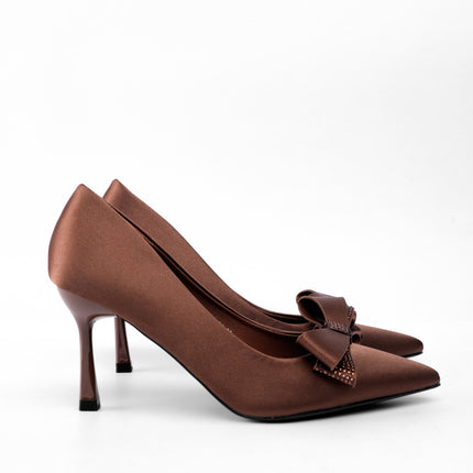 Tacones café altos con moño