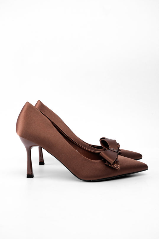 Tacones café altos con moño