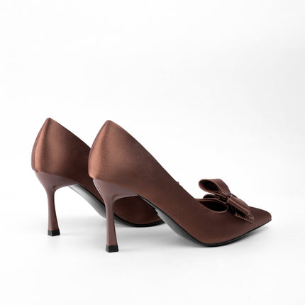 Tacones café altos con moño
