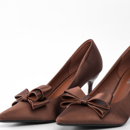 Tacones café altos con moño