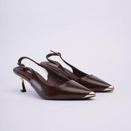Tacones café bajos con correa