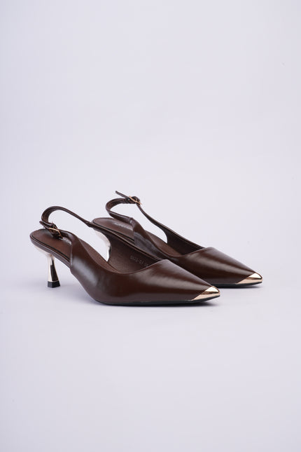 Tacones café bajos con correa
