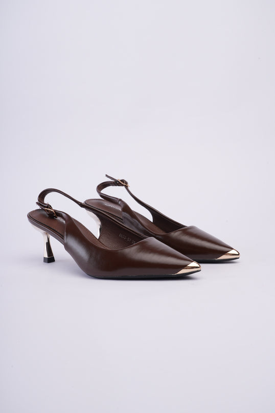 Tacones café bajos con correa