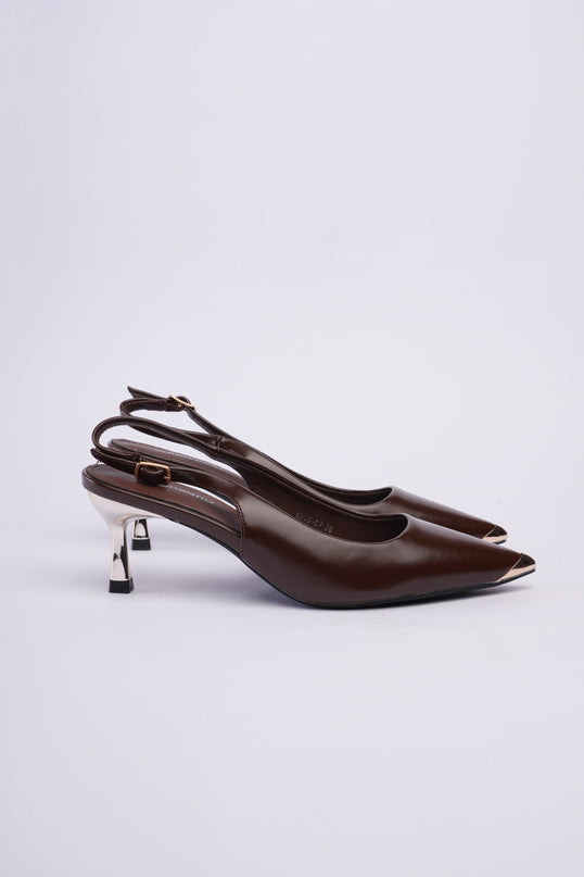 Tacones café bajos con correa
