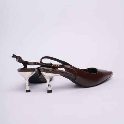 Tacones café bajos con correa
