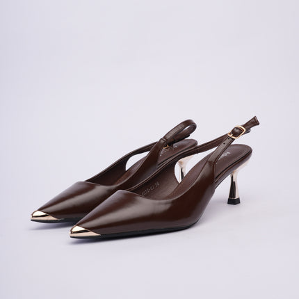 Tacones café bajos con correa
