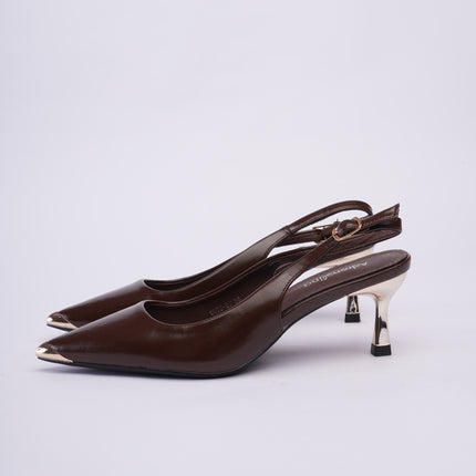 Tacones café bajos con correa