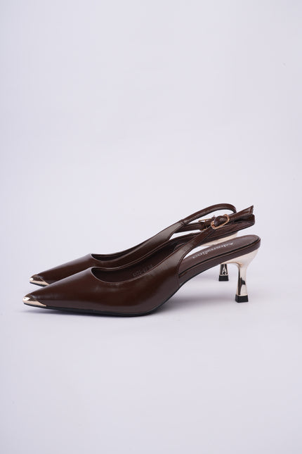 Tacones café bajos con correa