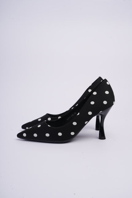Tacones negros altos con lunares