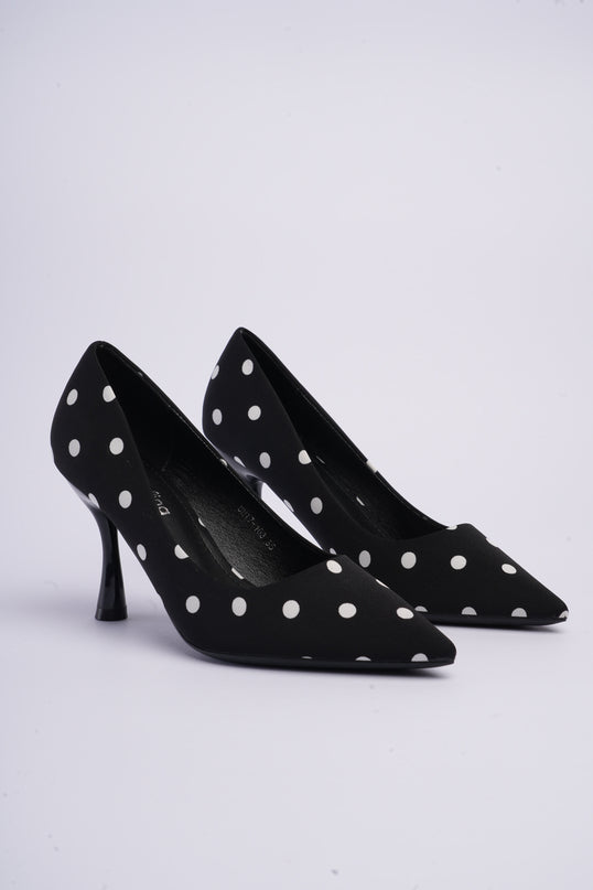Tacones negros altos con lunares