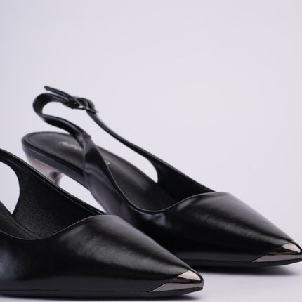 Tacones negros bajos con correa