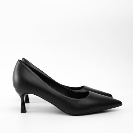 Tacones negros bajos de punta