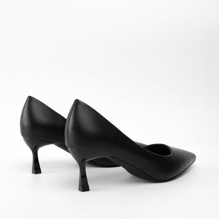 Tacones negros bajos de punta