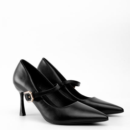 Tacones negros con hebilla cruzada