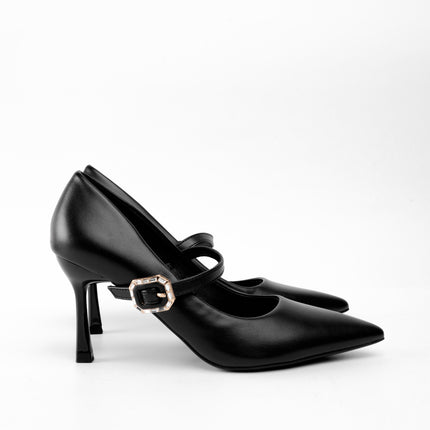 Tacones negros con hebilla cruzada