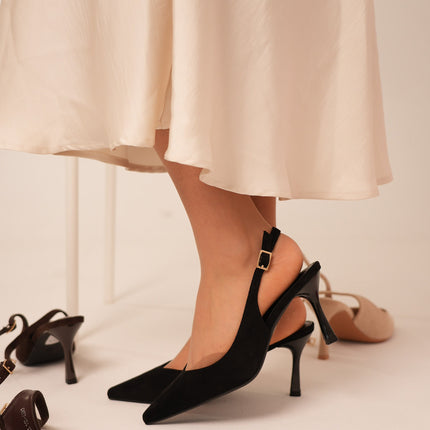 Tacones negros con hebilla removible