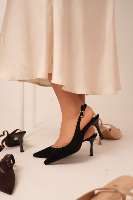Tacones negros con hebilla removible