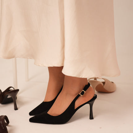 Tacones negros con hebilla removible