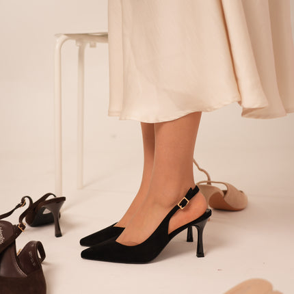 Tacones negros con hebilla removible
