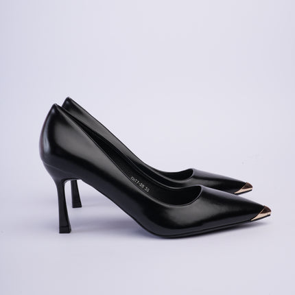 Tacones negros de aplique en punta