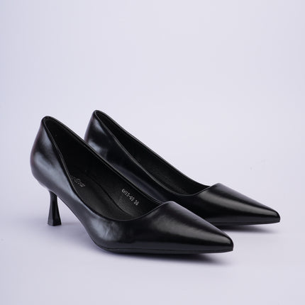Tacones negros elegantes altura media