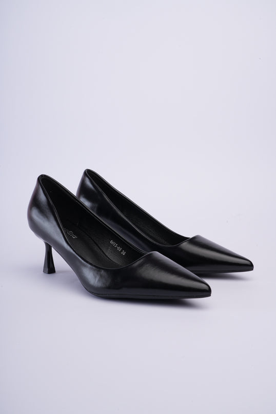 Tacones negros elegantes altura media
