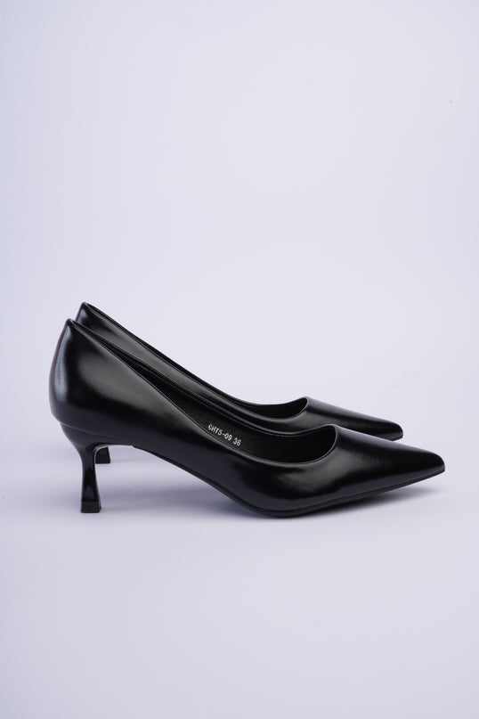 Tacones negros elegantes altura media