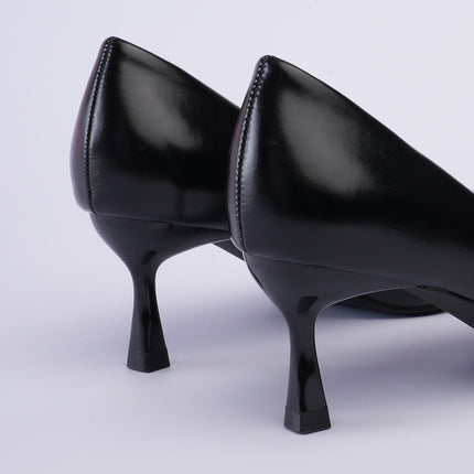 Tacones negros elegantes altura media