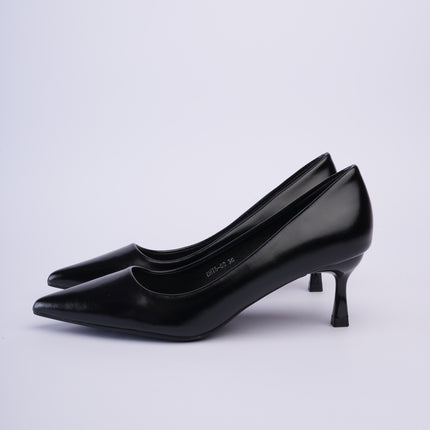 Tacones negros elegantes altura media