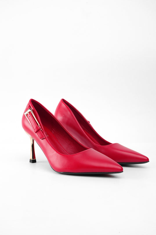 Tacones rojos con hebilla