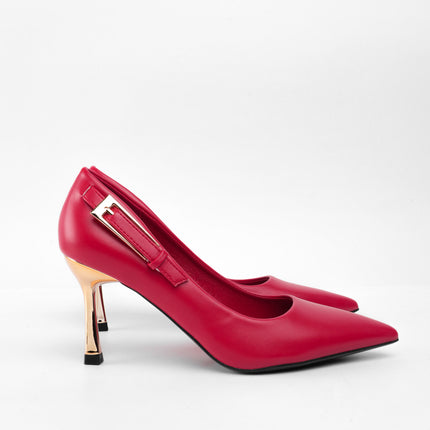 Tacones rojos con hebilla