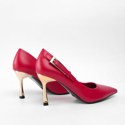 Tacones rojos con hebilla