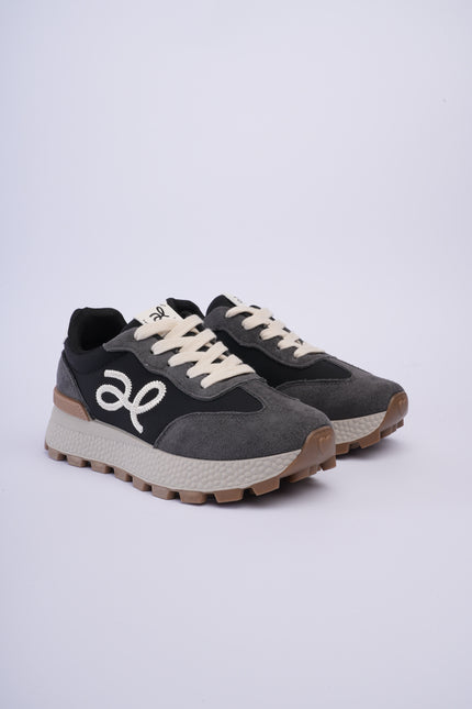Tenis altos negros con gris