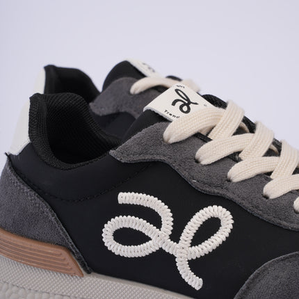 Tenis altos negros con gris