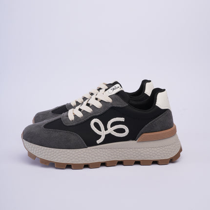Tenis altos negros con gris